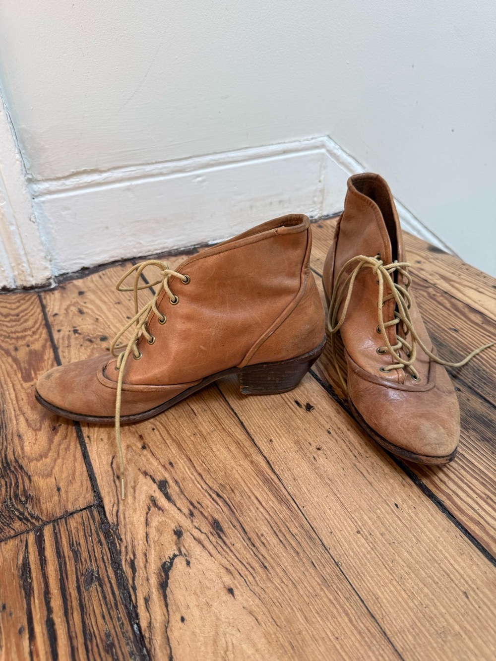 Vintage Tan Leather Lace-Up Ankle Boots size 8